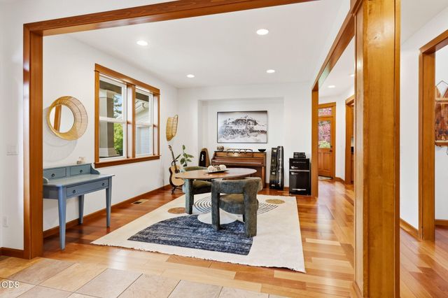 9220 Yank Gulch Road, Talent, OR 97540