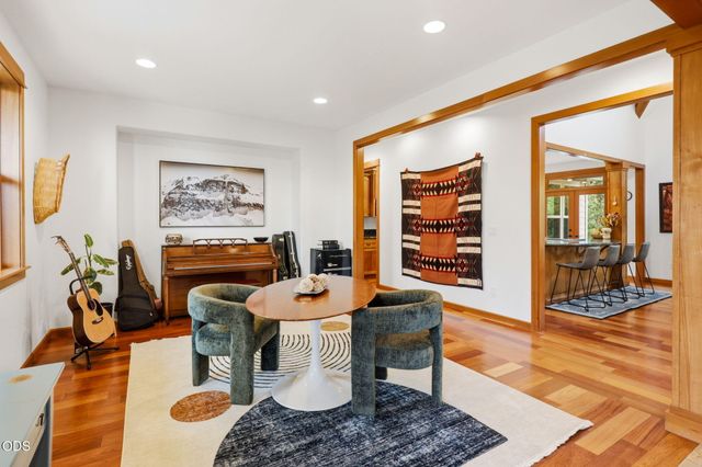 9220 Yank Gulch Road, Talent, OR 97540