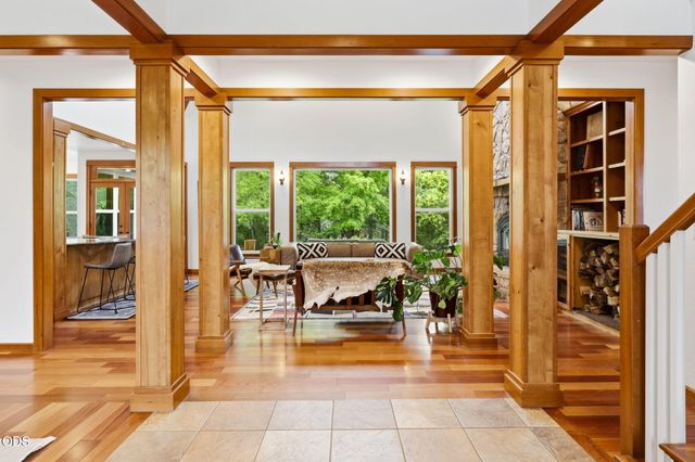 9220 Yank Gulch Road, Talent, OR 97540
