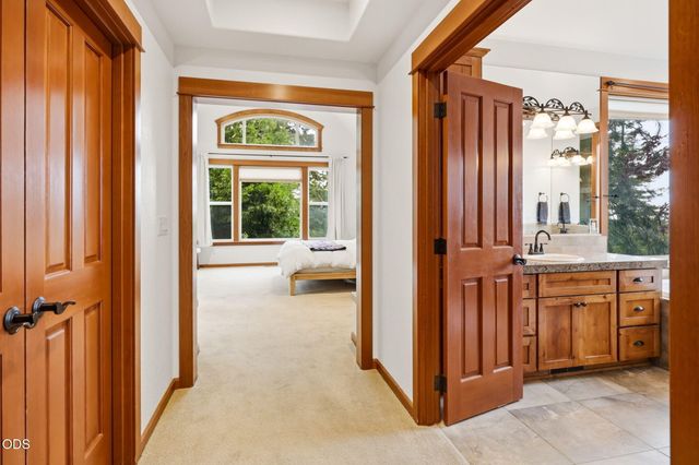 9220 Yank Gulch Road, Talent, OR 97540