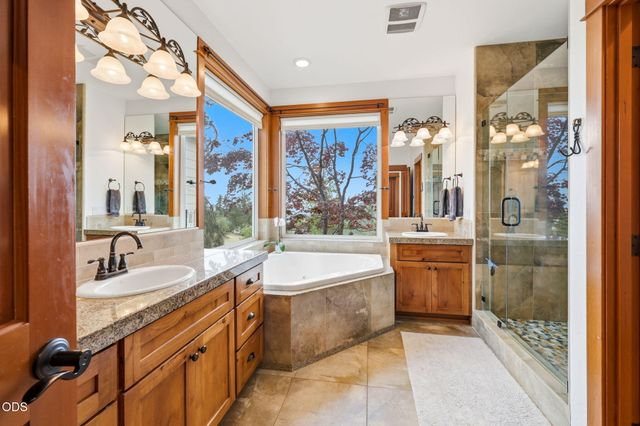 9220 Yank Gulch Road, Talent, OR 97540
