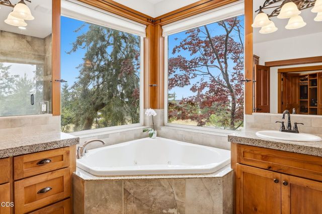 9220 Yank Gulch Road, Talent, OR 97540