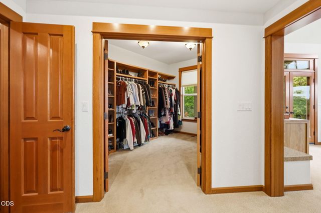 9220 Yank Gulch Road, Talent, OR 97540