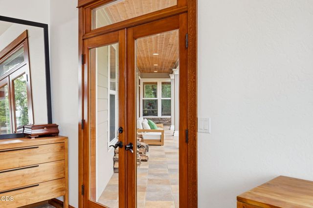 9220 Yank Gulch Road, Talent, OR 97540