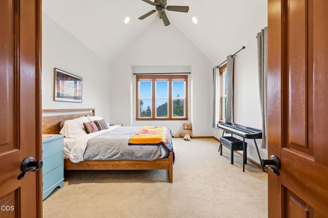 9220 Yank Gulch Road, Talent, OR 97540