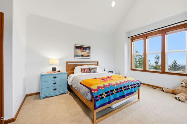 9220 Yank Gulch Road, Talent, OR 97540