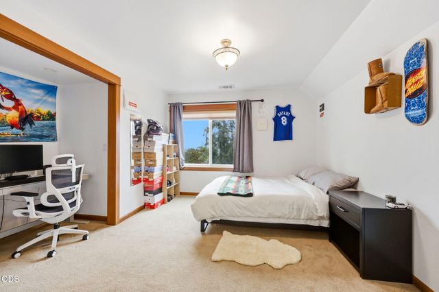 9220 Yank Gulch Road, Talent, OR 97540