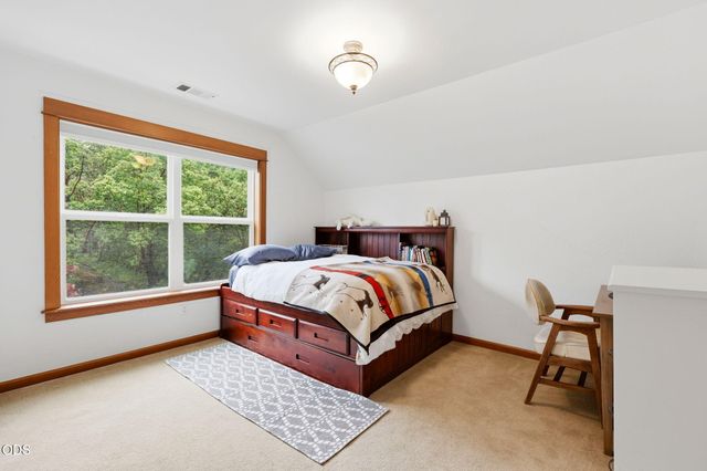 9220 Yank Gulch Road, Talent, OR 97540