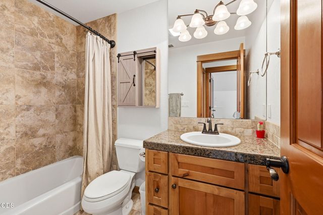 9220 Yank Gulch Road, Talent, OR 97540