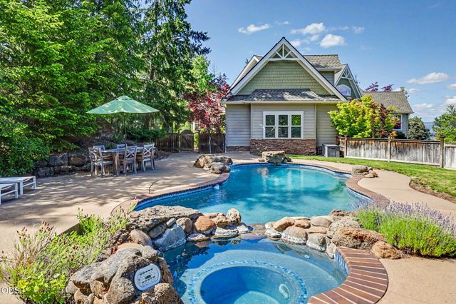 9220 Yank Gulch Road, Talent, OR 97540
