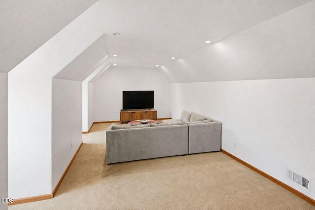 9220 Yank Gulch Road, Talent, OR 97540