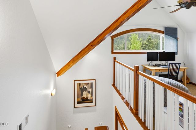 9220 Yank Gulch Road, Talent, OR 97540