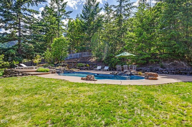 9220 Yank Gulch Road, Talent, OR 97540