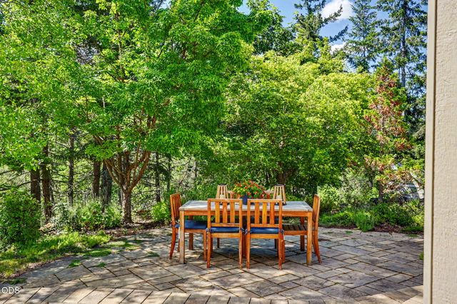 9220 Yank Gulch Road, Talent, OR 97540
