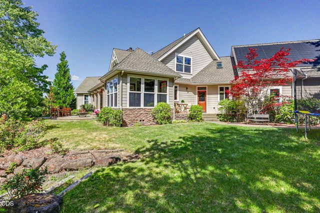 9220 Yank Gulch Road, Talent, OR 97540
