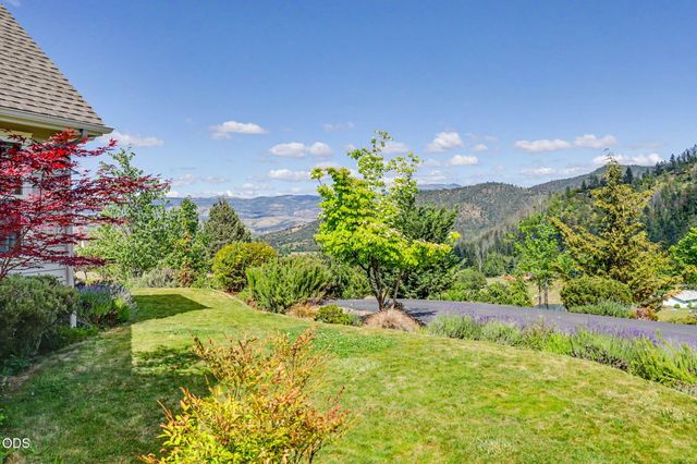 9220 Yank Gulch Road, Talent, OR 97540