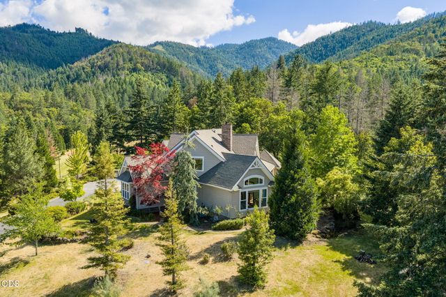 9220 Yank Gulch Road, Talent, OR 97540