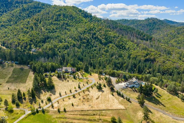 9220 Yank Gulch Road, Talent, OR 97540