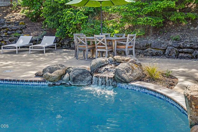 9220 Yank Gulch Road, Talent, OR 97540