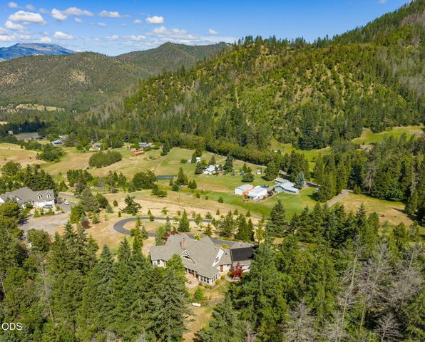 9220 Yank Gulch Road, Talent, OR 97540