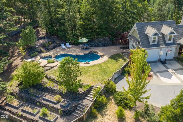 9220 Yank Gulch Road, Talent, OR 97540