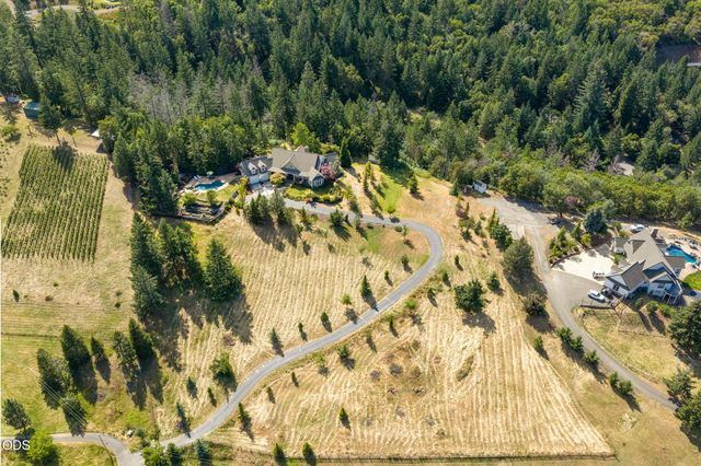 9220 Yank Gulch Road, Talent, OR 97540