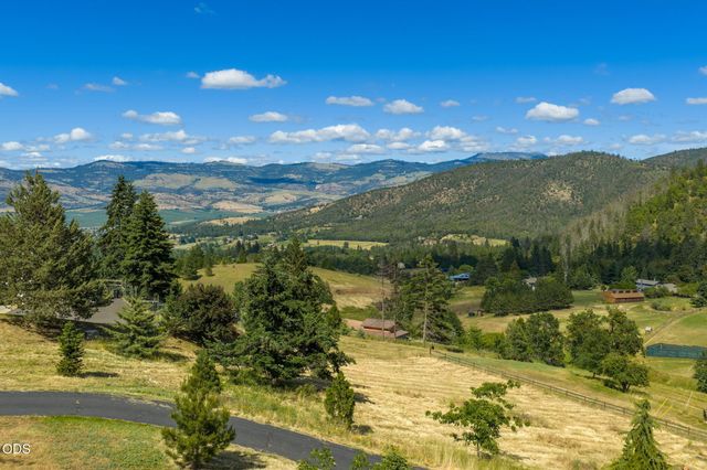 9220 Yank Gulch Road, Talent, OR 97540