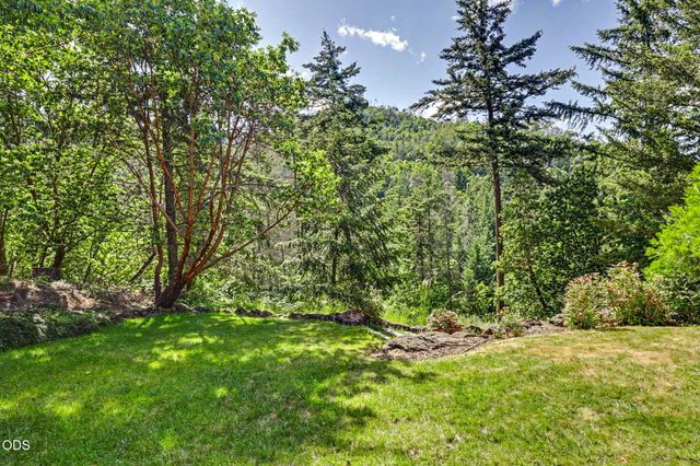 9220 Yank Gulch Road, Talent, OR 97540