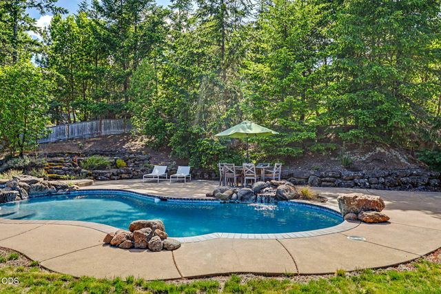 9220 Yank Gulch Road, Talent, OR 97540