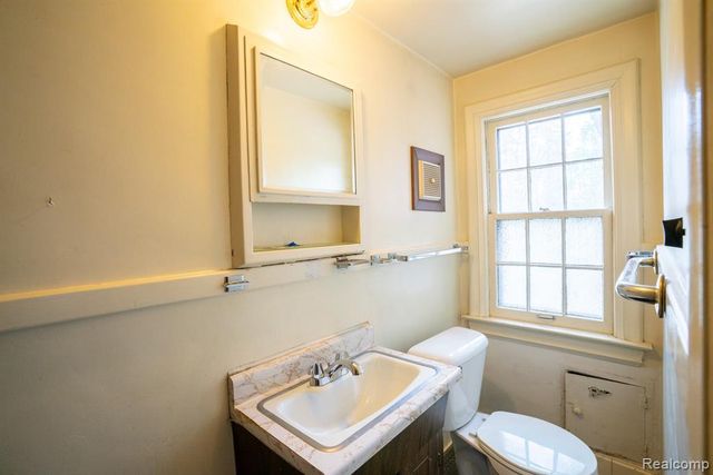 26470 Meadowood Court, Lathrup Village, MI 48076