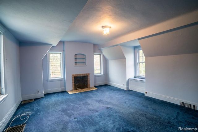 26470 Meadowood Court, Lathrup Village, MI 48076