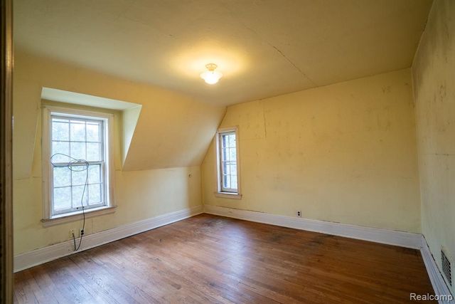 26470 Meadowood Court, Lathrup Village, MI 48076