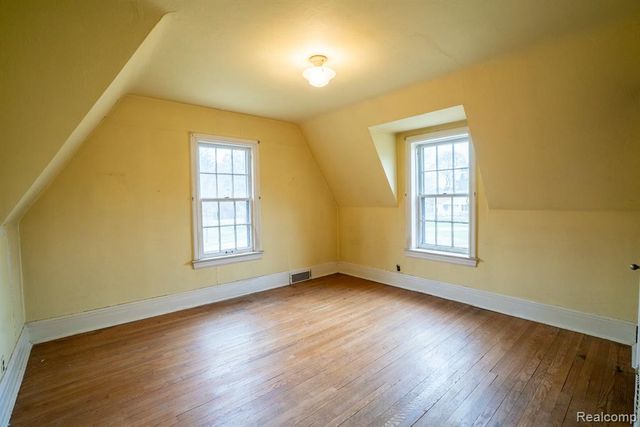 26470 Meadowood Court, Lathrup Village, MI 48076