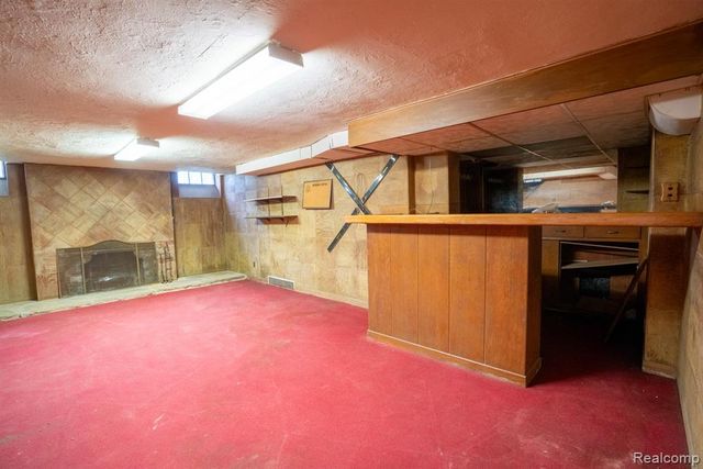 26470 Meadowood Court, Lathrup Village, MI 48076