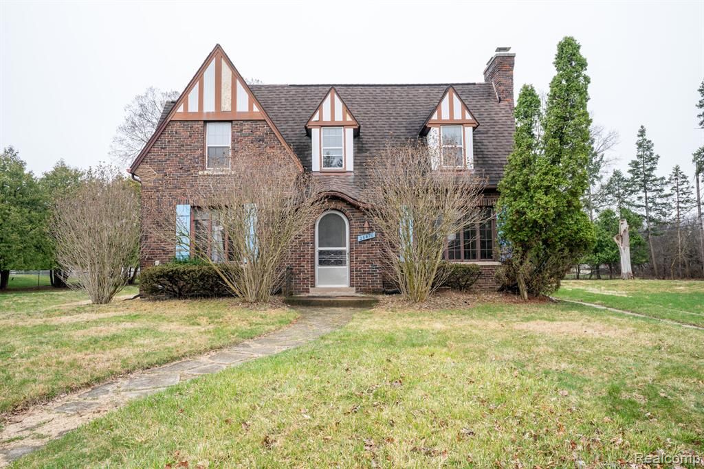 26470 Meadowood Court, Lathrup Village, MI 48076