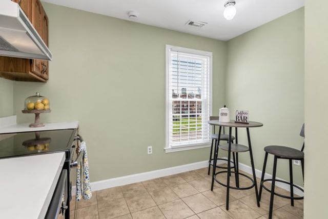 35 Essex Green Lane D, Peabody, MA 01960