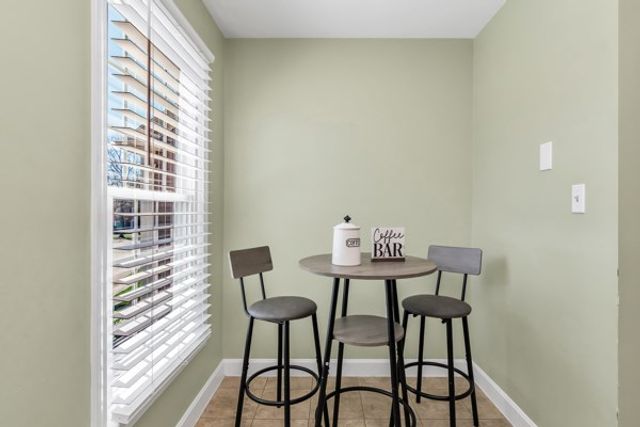 35 Essex Green Lane D, Peabody, MA 01960