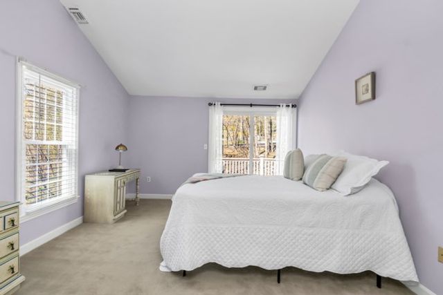 35 Essex Green Lane D, Peabody, MA 01960