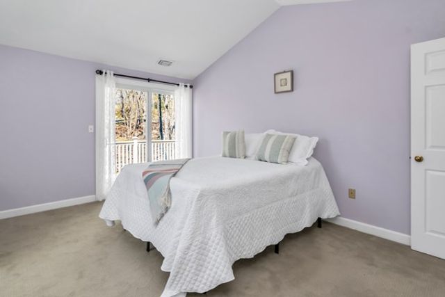 35 Essex Green Lane D, Peabody, MA 01960