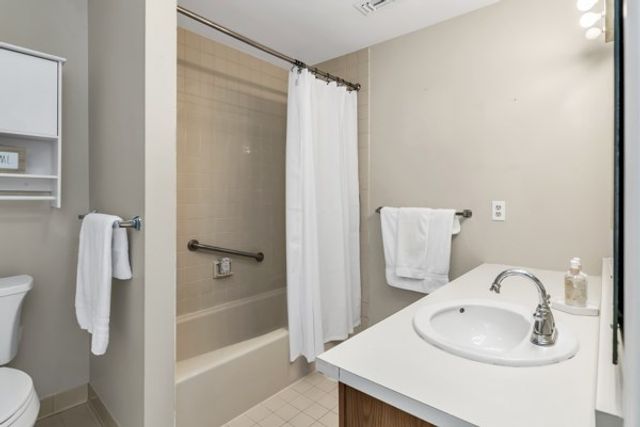 35 Essex Green Lane D, Peabody, MA 01960