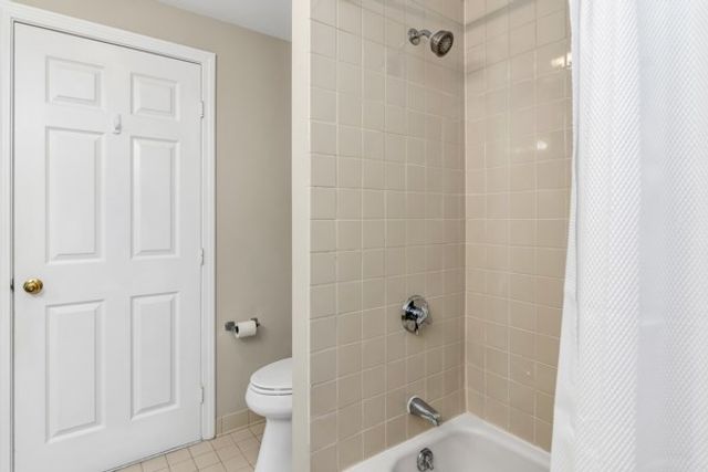 35 Essex Green Lane D, Peabody, MA 01960