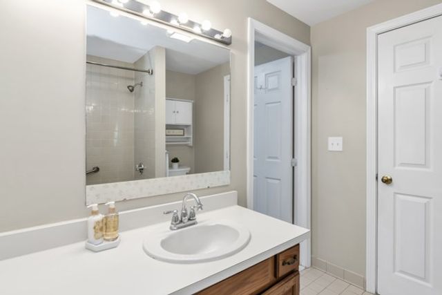 35 Essex Green Lane D, Peabody, MA 01960