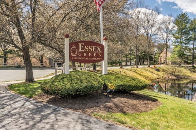 35 Essex Green Lane D, Peabody, MA 01960
