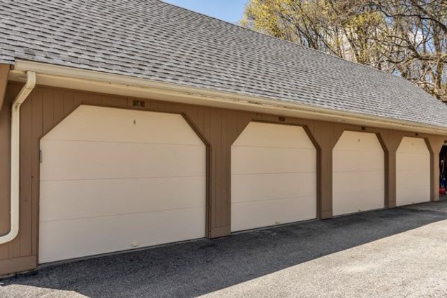 35 Essex Green Lane D, Peabody, MA 01960