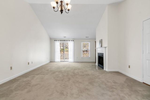 35 Essex Green Lane D, Peabody, MA 01960