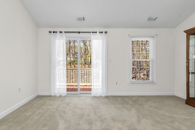 35 Essex Green Lane D, Peabody, MA 01960