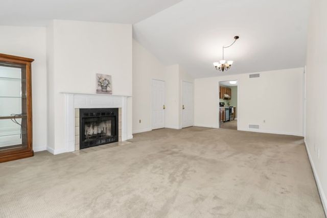 35 Essex Green Lane D, Peabody, MA 01960