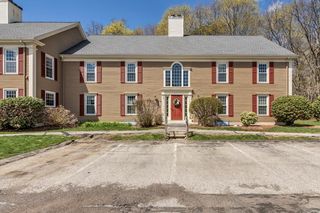 35 Essex Green Lane D, Peabody, MA 01960