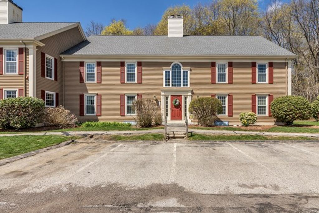 35 Essex Green Lane D, Peabody, MA 01960