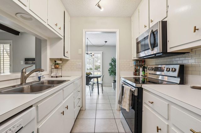 213 Lido ST N2, Lakeway, TX 78734